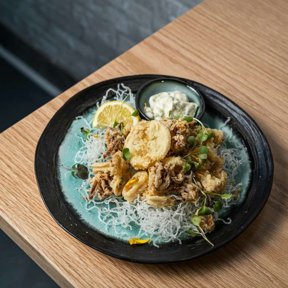 Crispy Fried Calamari with Garlic Aioli