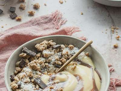 Swirled Chocolate & Vanilla Pudding Bowl