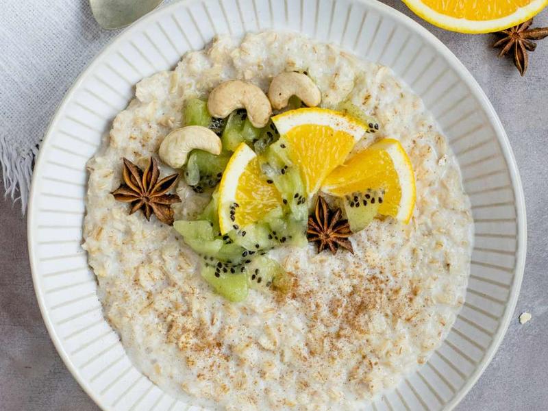 Creamy Oatmeal with Citrus & Kiwi