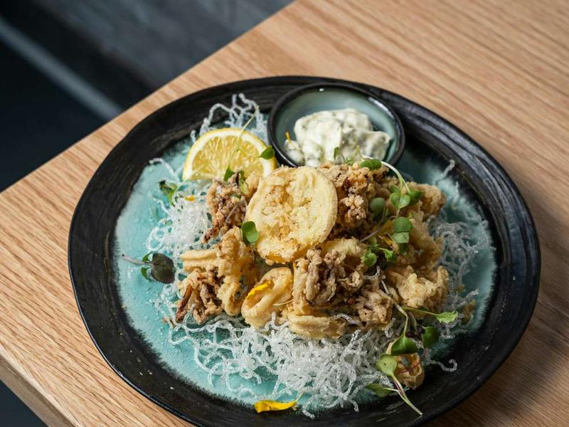Crispy Fried Calamari with Garlic Aioli