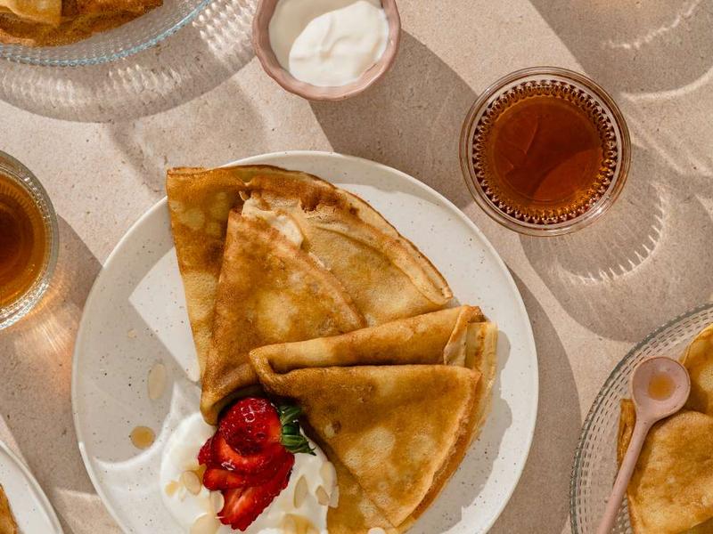 Sweet Crêpes with Yogurt, Strawberries & Honey